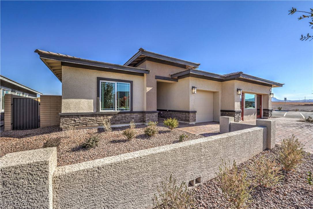 Henderson, NV 89011,498 Copper Falcon AVE