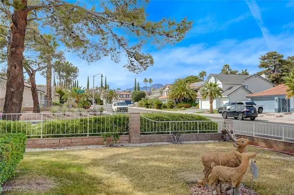 Las Vegas, NV 89117,8813 Rocky Shore DR