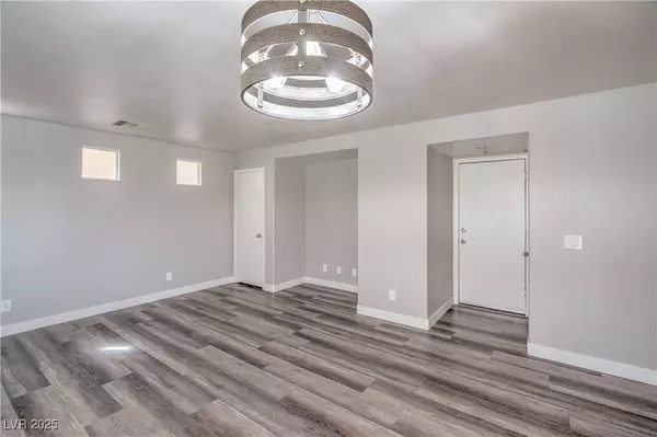 Las Vegas, NV 89149,9117 Careful Canvas AVE