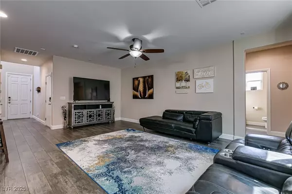 Las Vegas, NV 89166,7113 Forest Heights CT