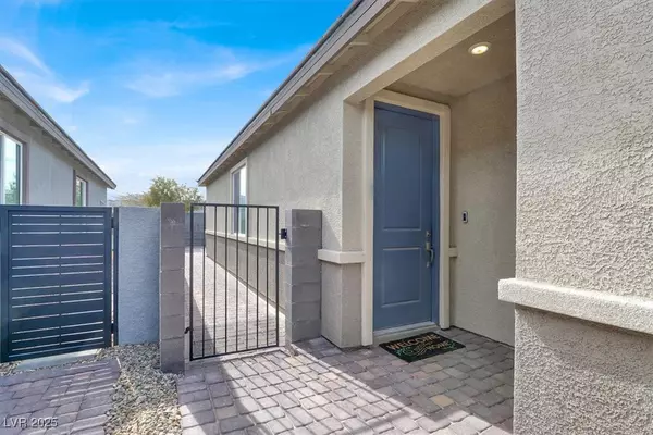 Las Vegas, NV 89143,9739 Douglas Fir ST