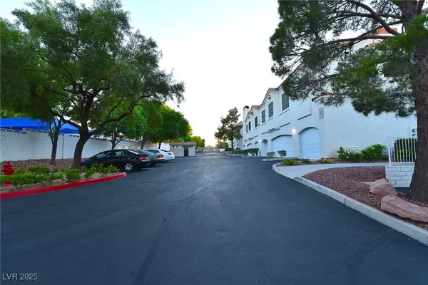 Henderson, NV 89074,2975 Bluegrass LN #824