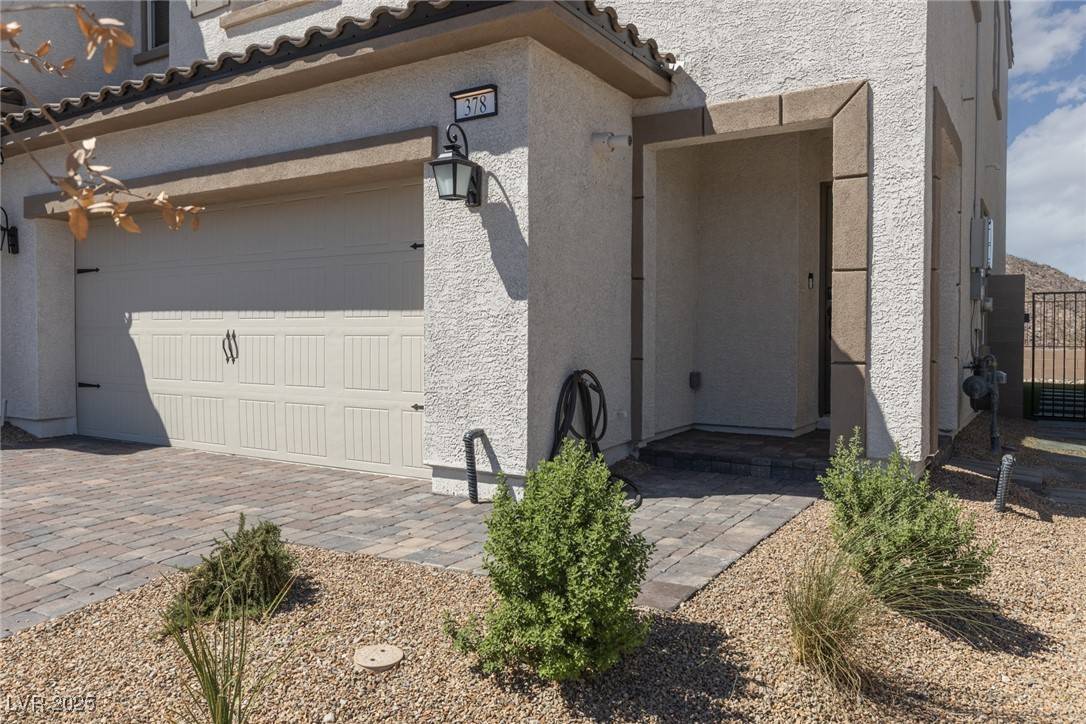 Henderson, NV 89012,378 Rosefinch ST