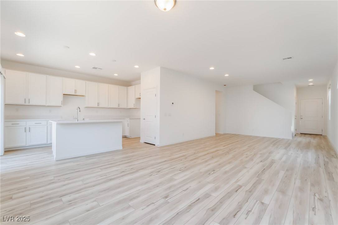 Las Vegas, NV 89113,8136 Beebrush CT