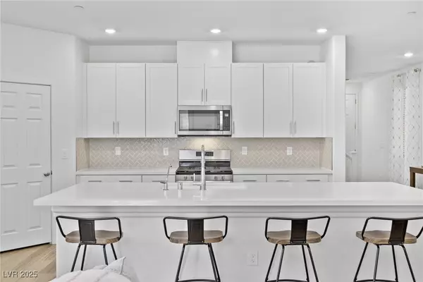 Las Vegas, NV 89166,10165 Canyon Mantle ST
