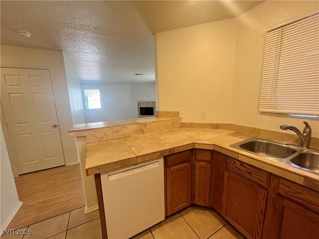 Las Vegas, NV 89118,5042 S Rainbow BLVD #106