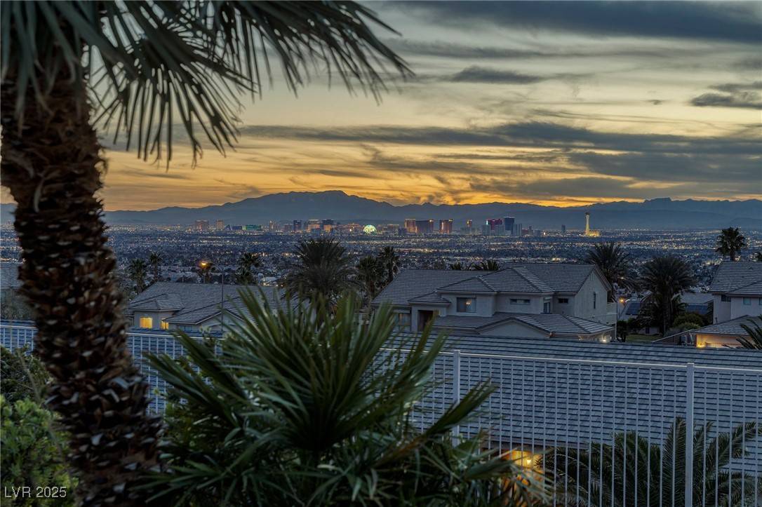 Las Vegas, NV 89110,979 Evening Dew DR