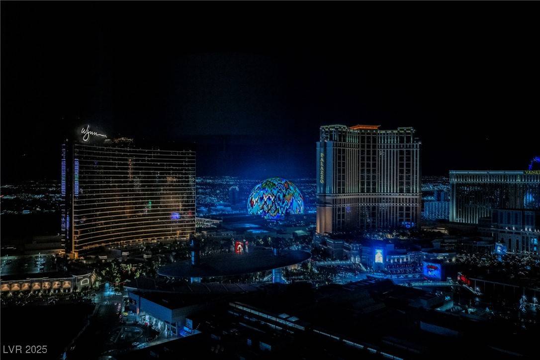 Las Vegas, NV 89109,2000 N Fashion Show DR #4302