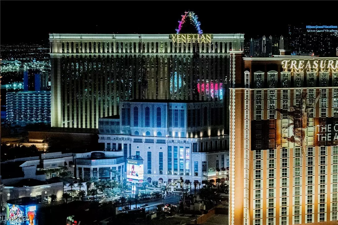 Las Vegas, NV 89109,2000 N Fashion Show DR #4301