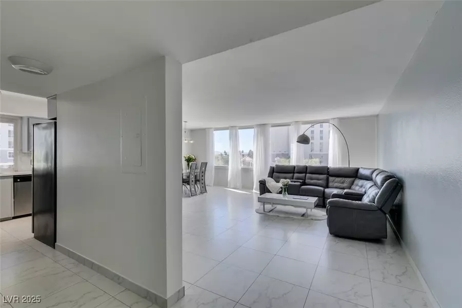 205 E Harmon AVE #511, Las Vegas, NV 89169