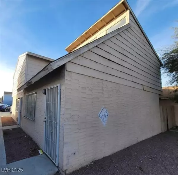 Las Vegas, NV 89119,5126 Golden LN #A