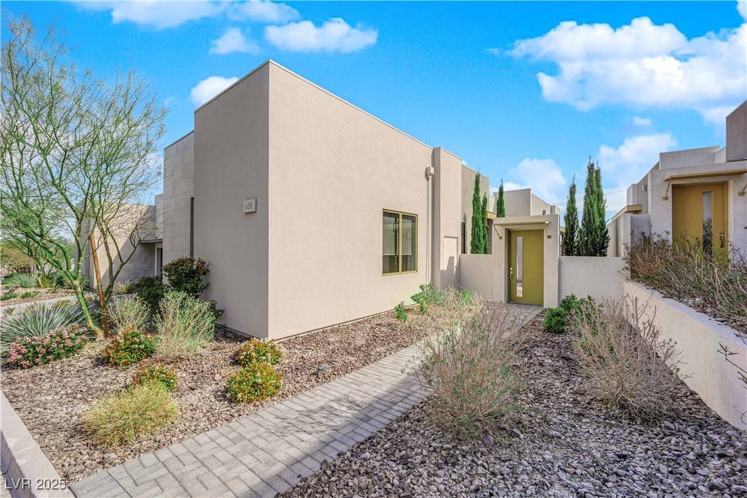 Henderson, NV 89012,658 Falcon Summit CT