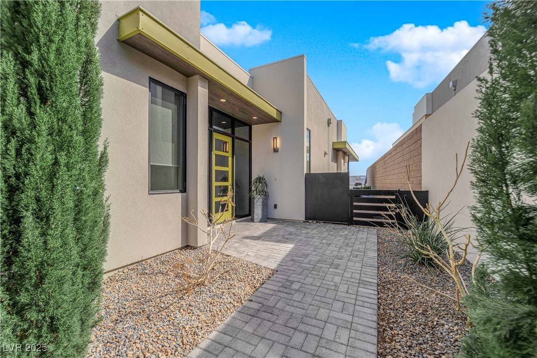 Henderson, NV 89012,658 Falcon Summit CT
