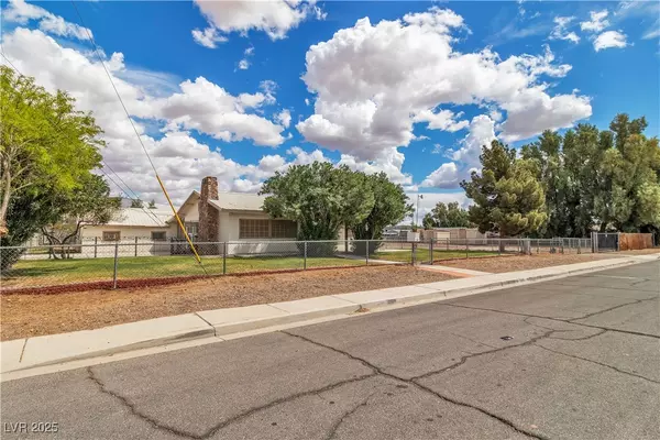 Las Vegas, NV 89122,5906 Bunch ST