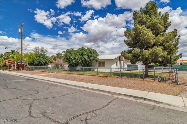 Las Vegas, NV 89122,5906 Bunch ST