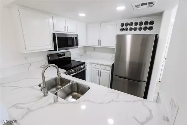 Henderson, NV 89015,601 Cabrillo CIR #754