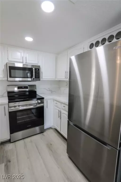 Henderson, NV 89015,601 Cabrillo CIR #754