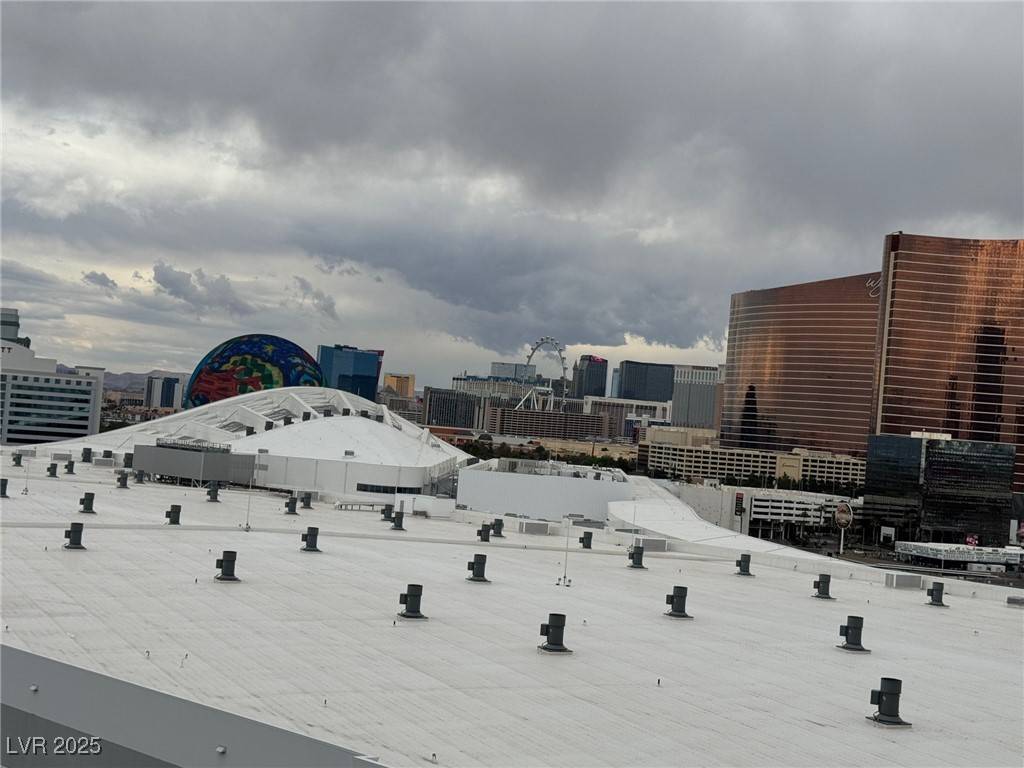 Las Vegas, NV 89109,2877 Paradise RD #1203