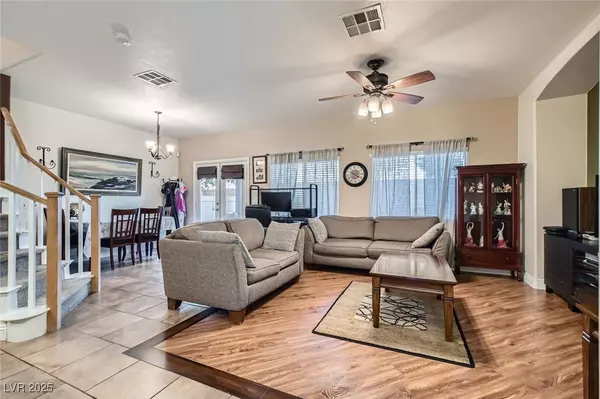 Las Vegas, NV 89149,7143 Cabin Fever ST #102