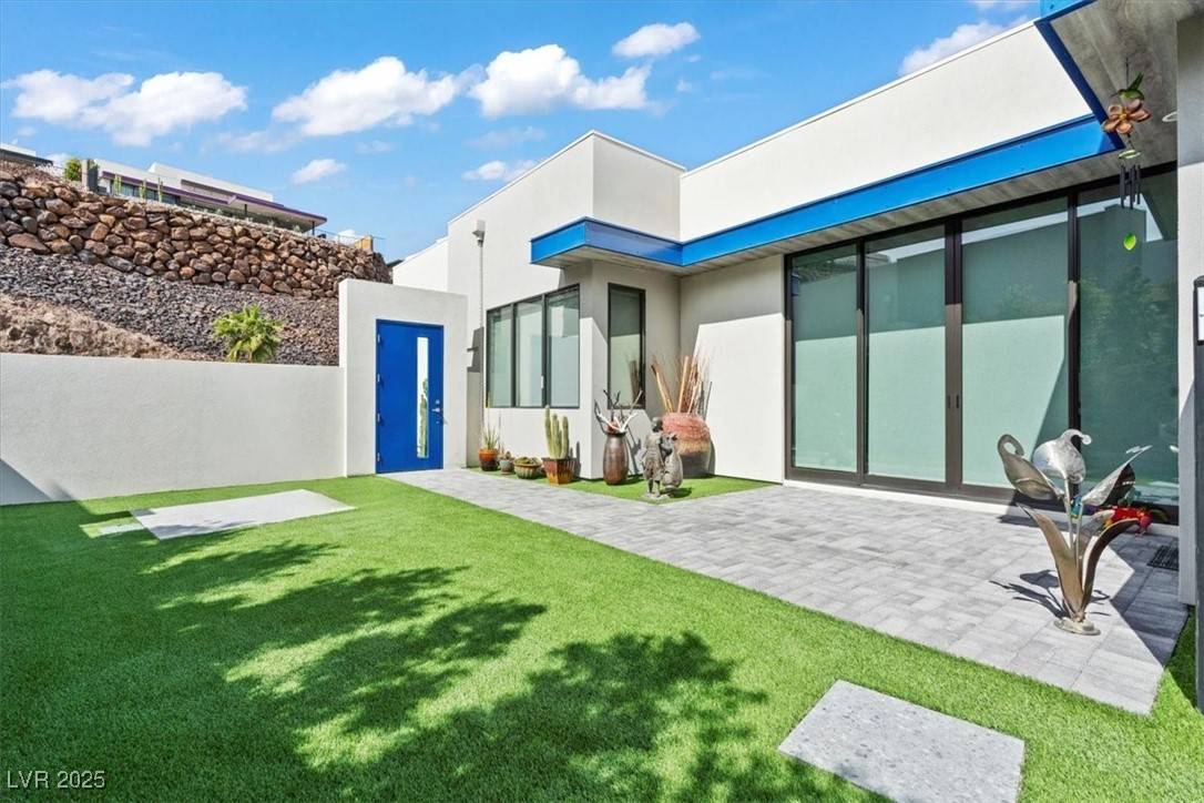 Henderson, NV 89012,650 Scenic Cliff DR