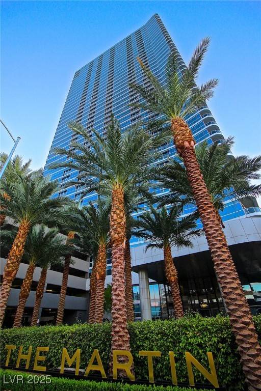 Las Vegas, NV 89103,4471 DEAN MARTIN DR #1707