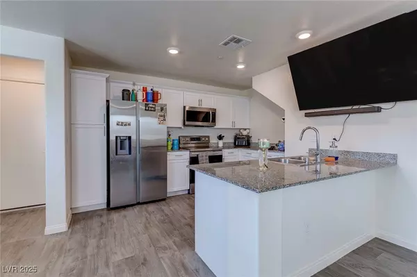 North Las Vegas, NV 89086,6804 Surf Green CT