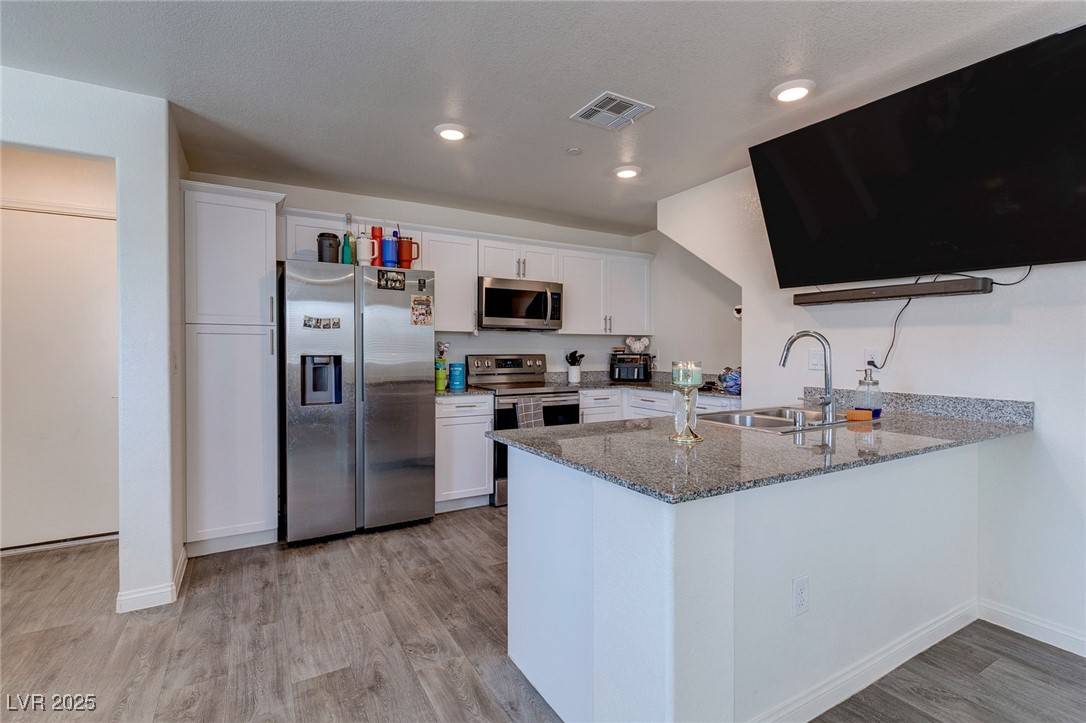 North Las Vegas, NV 89086,6804 Surf Green CT