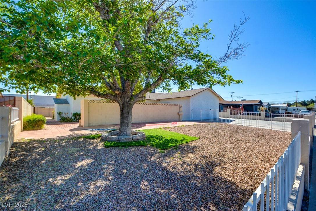 Las Vegas, NV 89121,3254 Greenbriar DR
