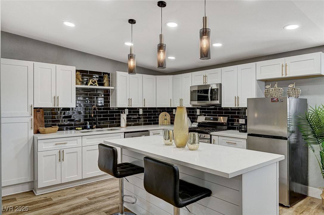 1660 Izabella AVE, Las Vegas, NV 89169
