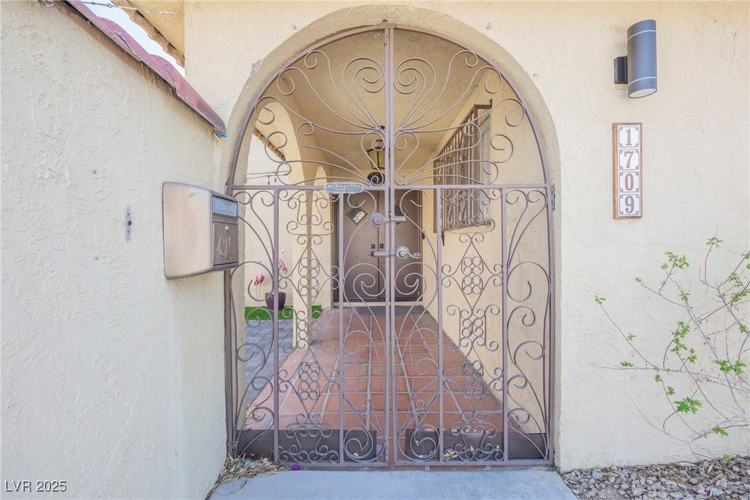 1709 Chapman DR, Las Vegas, NV 89104