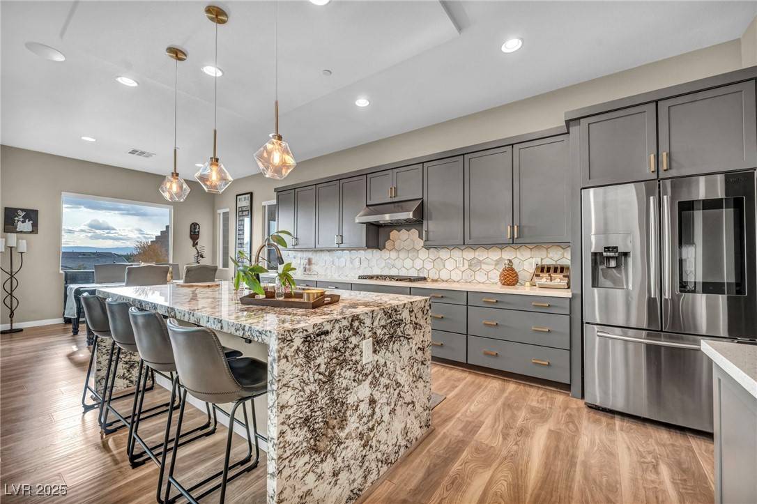 19 Hilltop Crest ST, Henderson, NV 89011