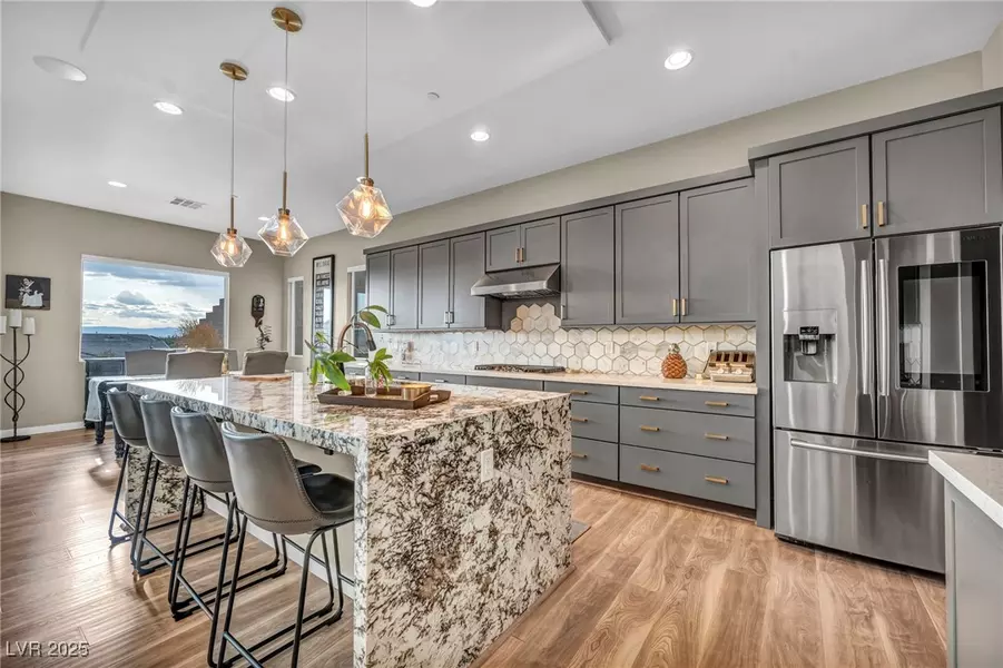19 Hilltop Crest ST, Henderson, NV 89011
