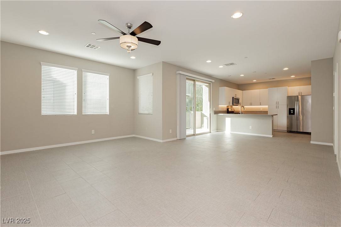 Las Vegas, NV 89135,11236 RAINBOW PEAK AVE #210