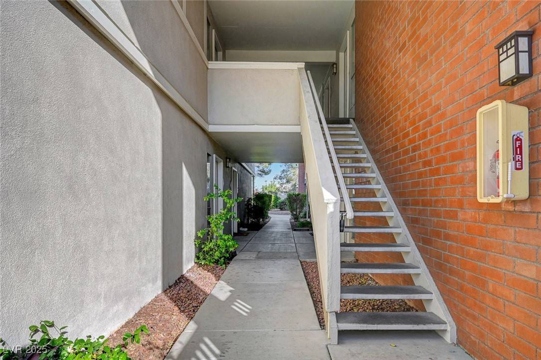 Las Vegas, NV 89109,2822 Loveland DR #1404