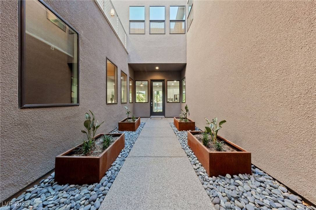 Henderson, NV 89012,845 Loch Katrine AVE