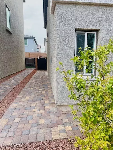 Las Vegas, NV 89141,10077 Cooper Mountain ST