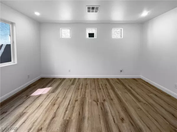 Las Vegas, NV 89183,10366 Midseason Mist ST