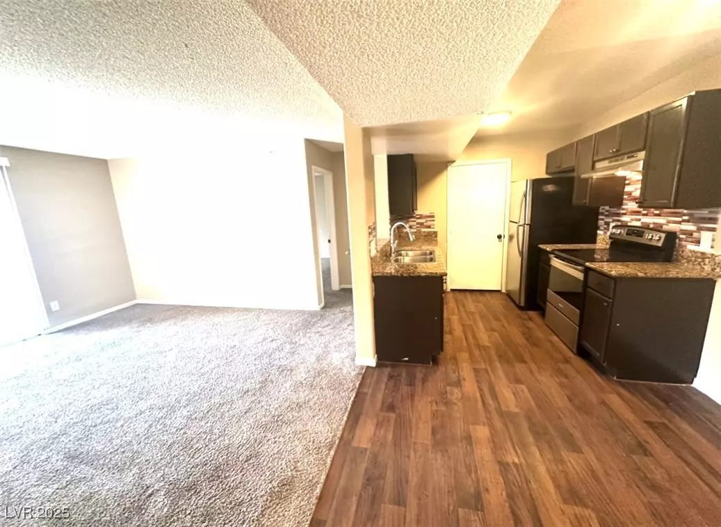 Las Vegas, NV 89107,201 Mission Laguna LN #105