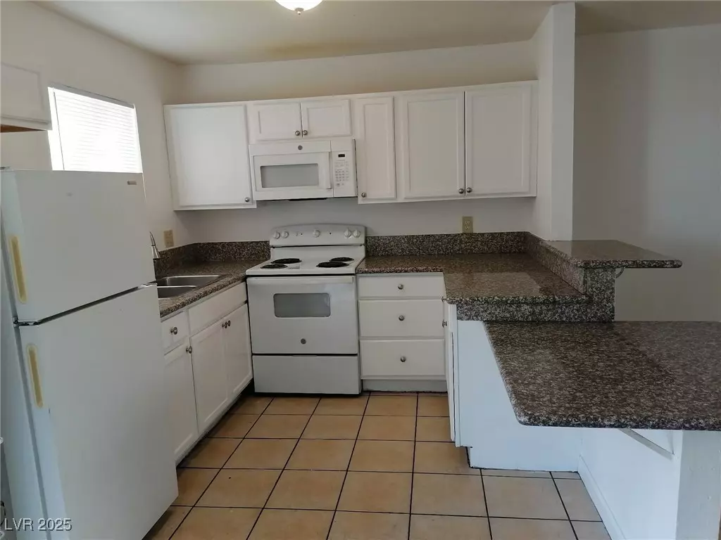 Las Vegas, NV 89119,5406 Swenson ST #1