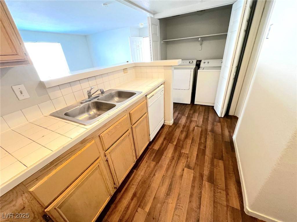 Las Vegas, NV 89115,1830 Pecos RD #158