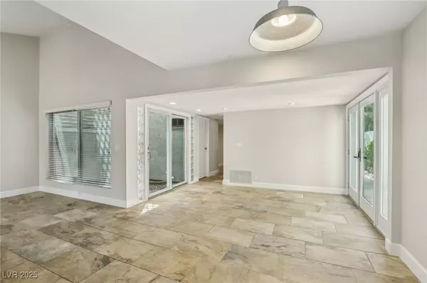 Las Vegas, NV 89109,3177 Bel Air DR