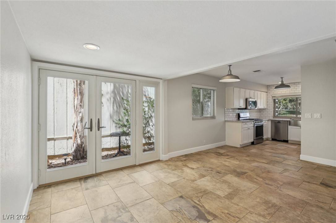 Las Vegas, NV 89109,3177 Bel Air DR
