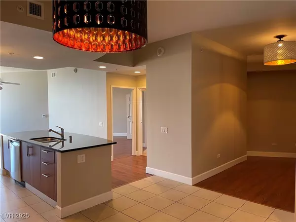 Las Vegas, NV 89102,200 W Sahara AVE #2211