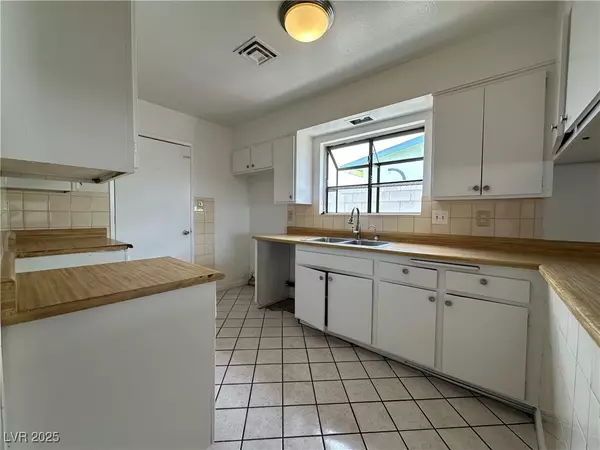 Las Vegas, NV 89146,5324 Holmby AVE