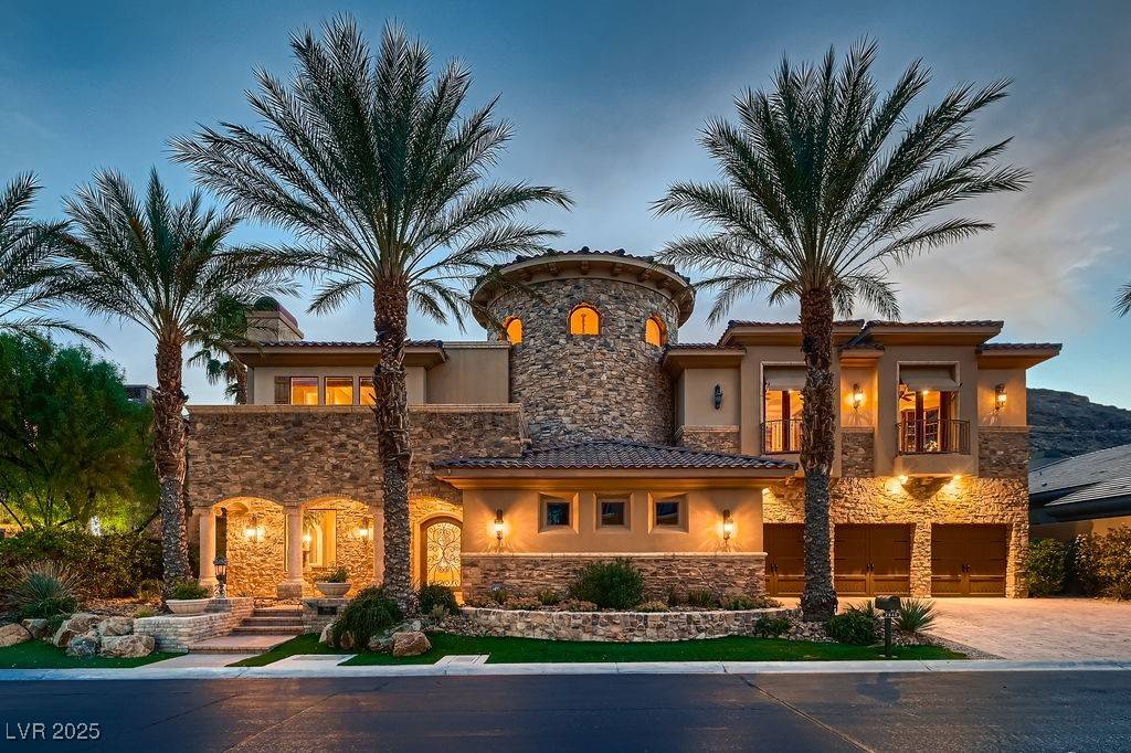 2845 Red Arrow DR, Las Vegas, NV 89135