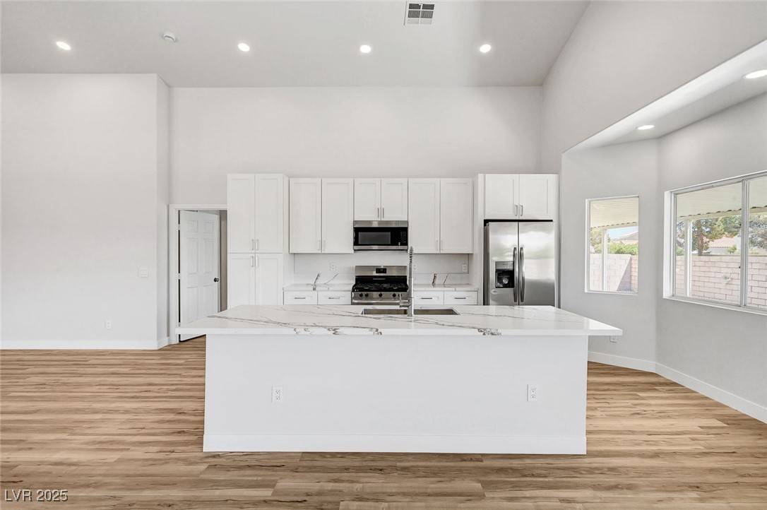 689 Hitchen Post DR,  Henderson,  NV 89011