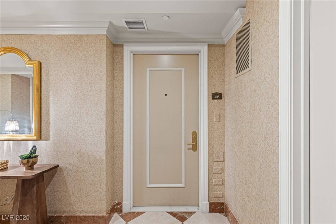 Las Vegas, NV 89109,2877 Paradise RD #305