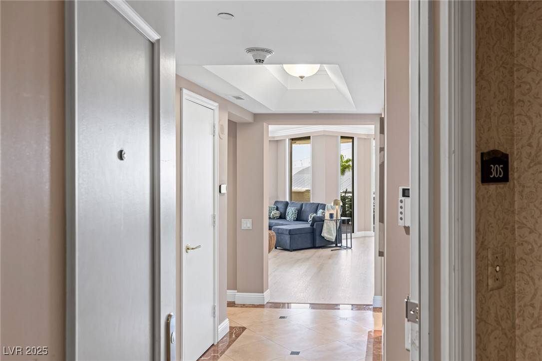 Las Vegas, NV 89109,2877 Paradise RD #305