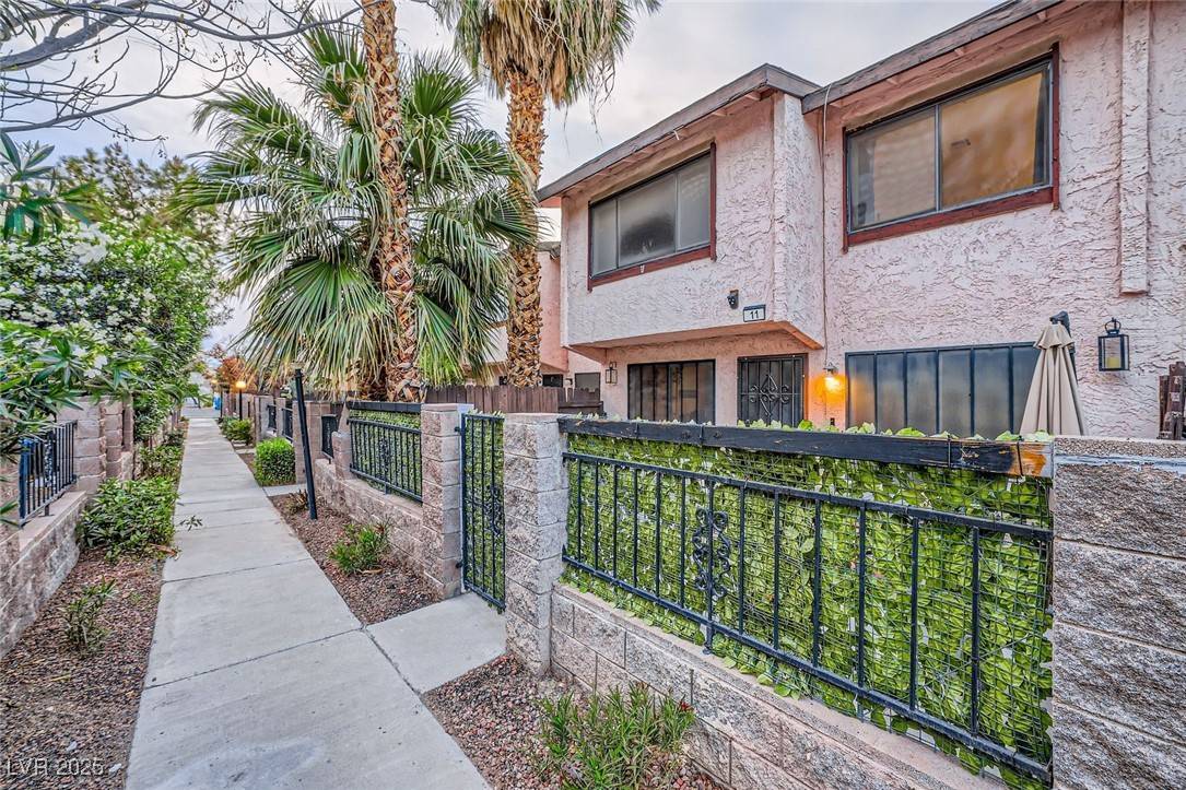Las Vegas, NV 89119,4338 Caliente ST #11