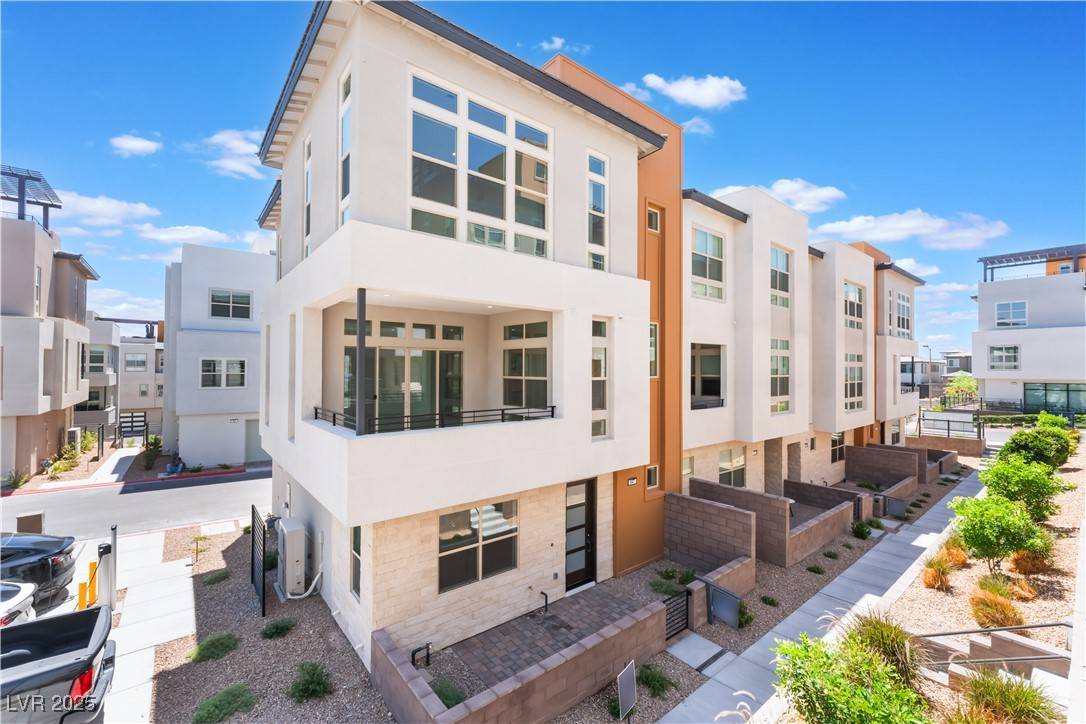 Las Vegas, NV 89138,647 Spotted Falcon ST